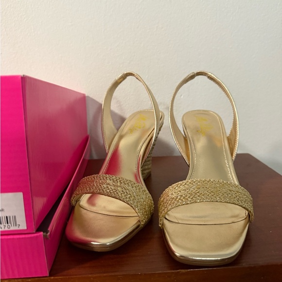 Lily Pulitzer Metallic Gold wedge - Picture 2 of 8